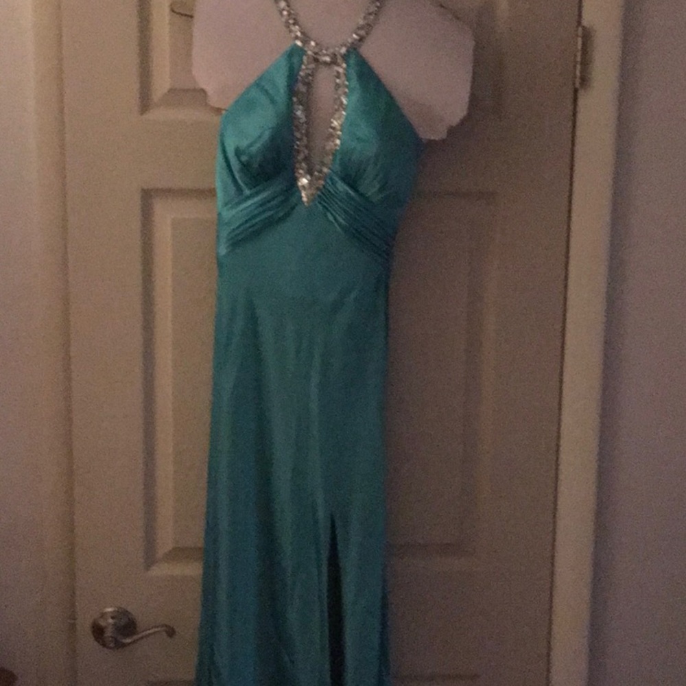 Prom dress - Picture 2 of 3